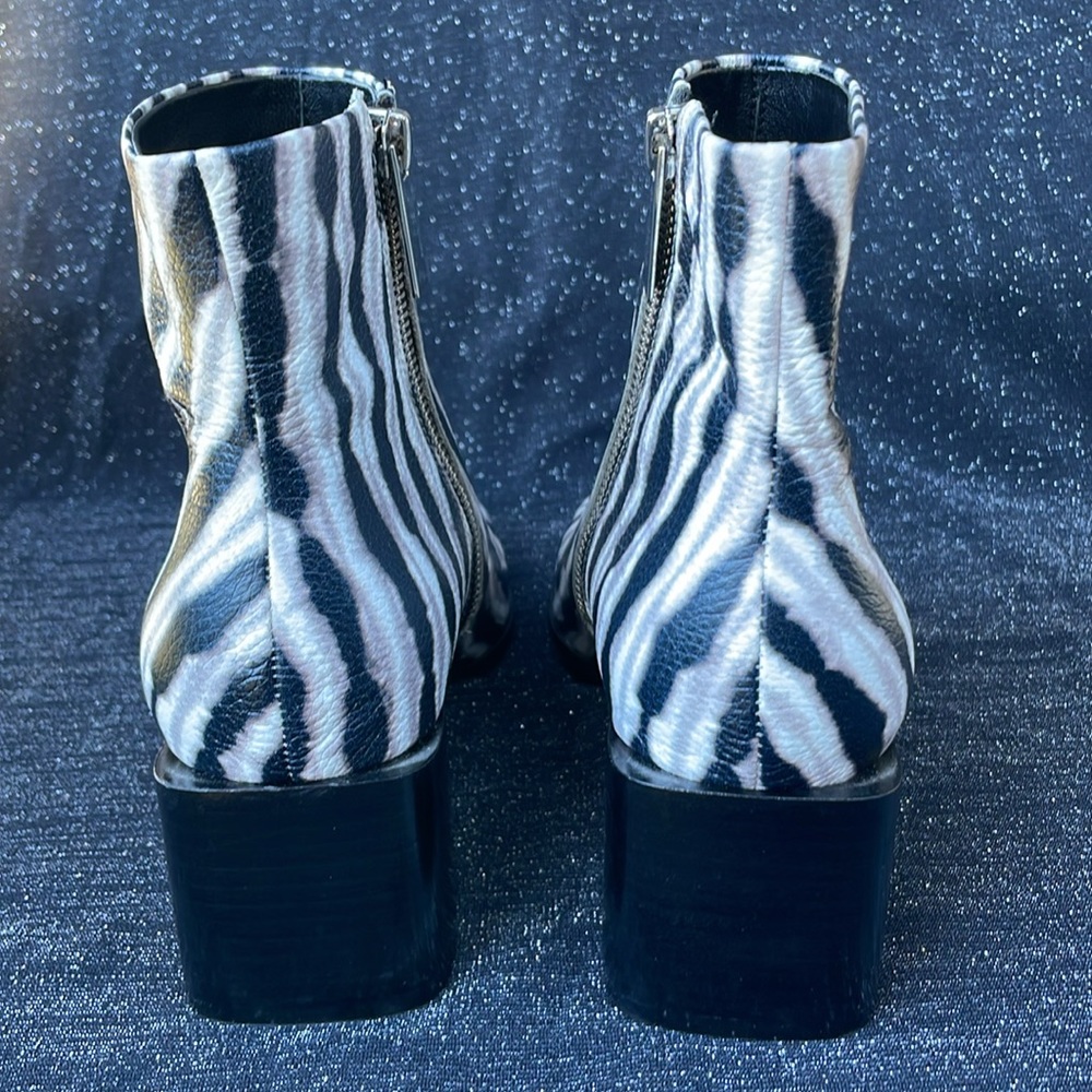 NWOT Sigerson Morrison Mandel Black White Gray Tie Dye Wavy Stripe Ankle Boot - Picture 10 of 16